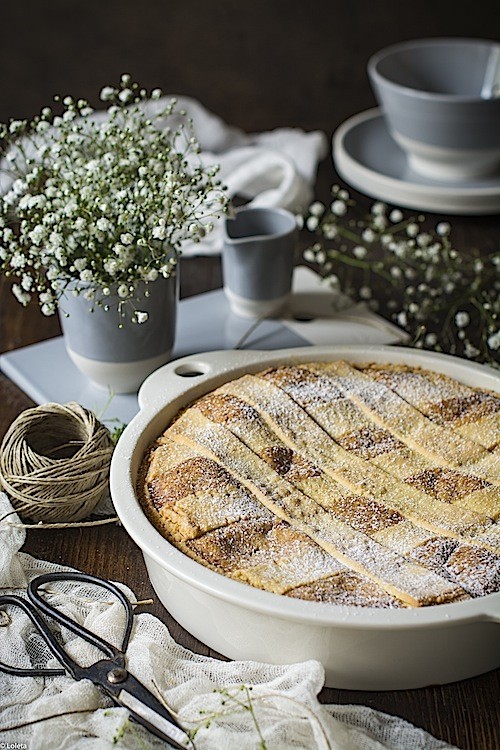 Neapolitan pastiera. Easter cake in Italy by LOLETA